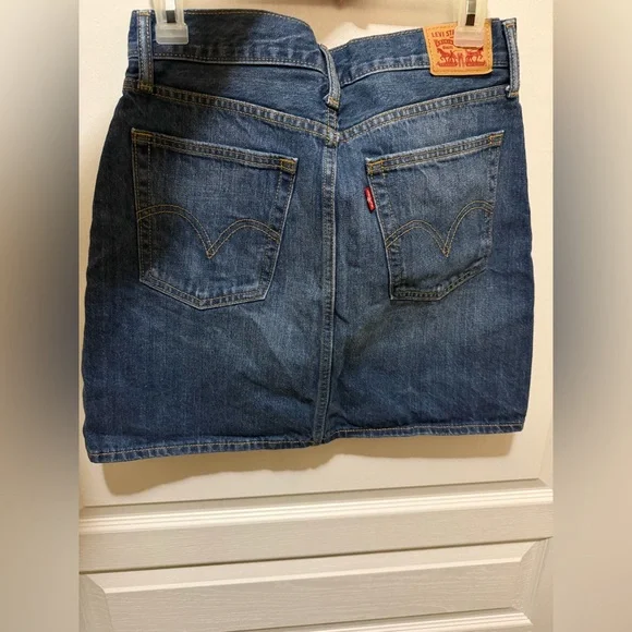 Levi's Blue Denim Mini Skirt with Back Pockets US 28 - Picture 1 of 6
